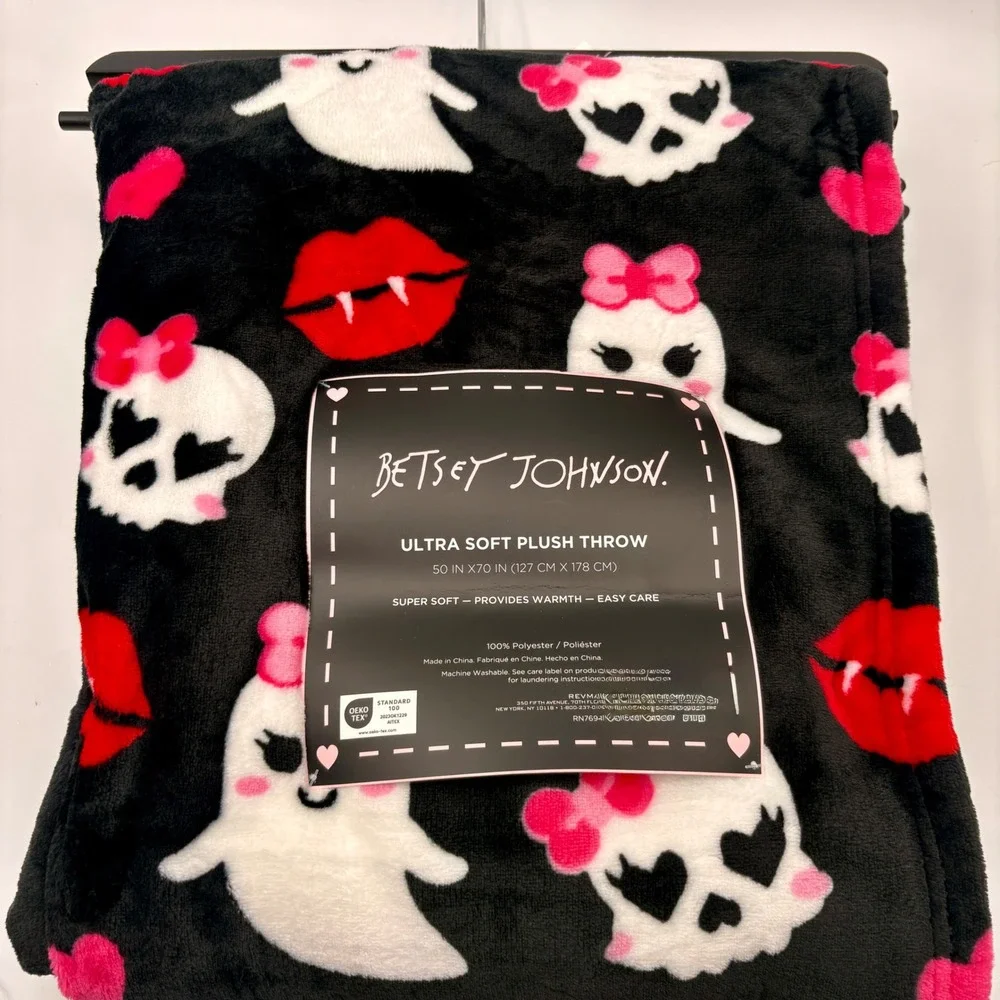 Betsey Johnson Halloween Ghost Skull Vampire Lips Plush Throw Blanket 50x70